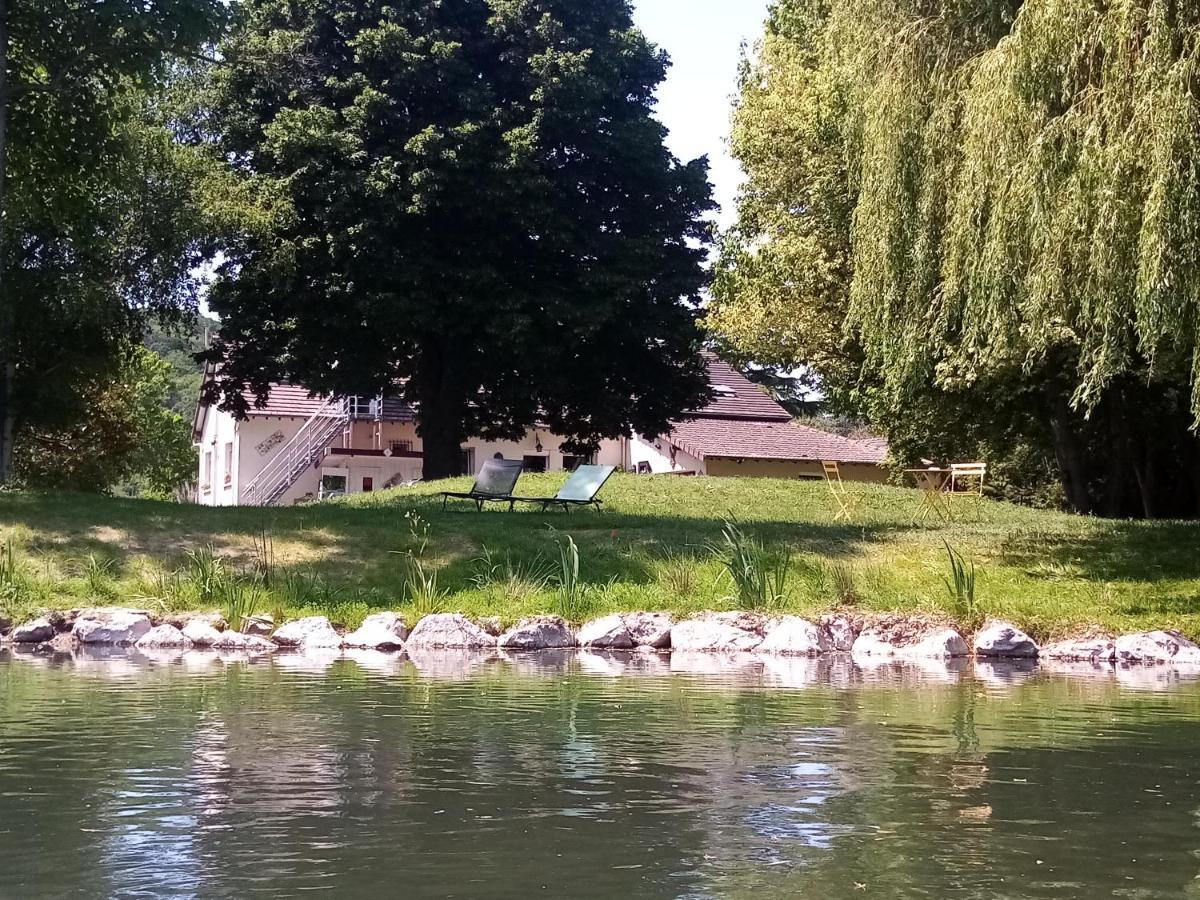Havre De Paix Au Bords De L'Eure - Divers Hebergements Garennes-sur-Eure Exterior photo