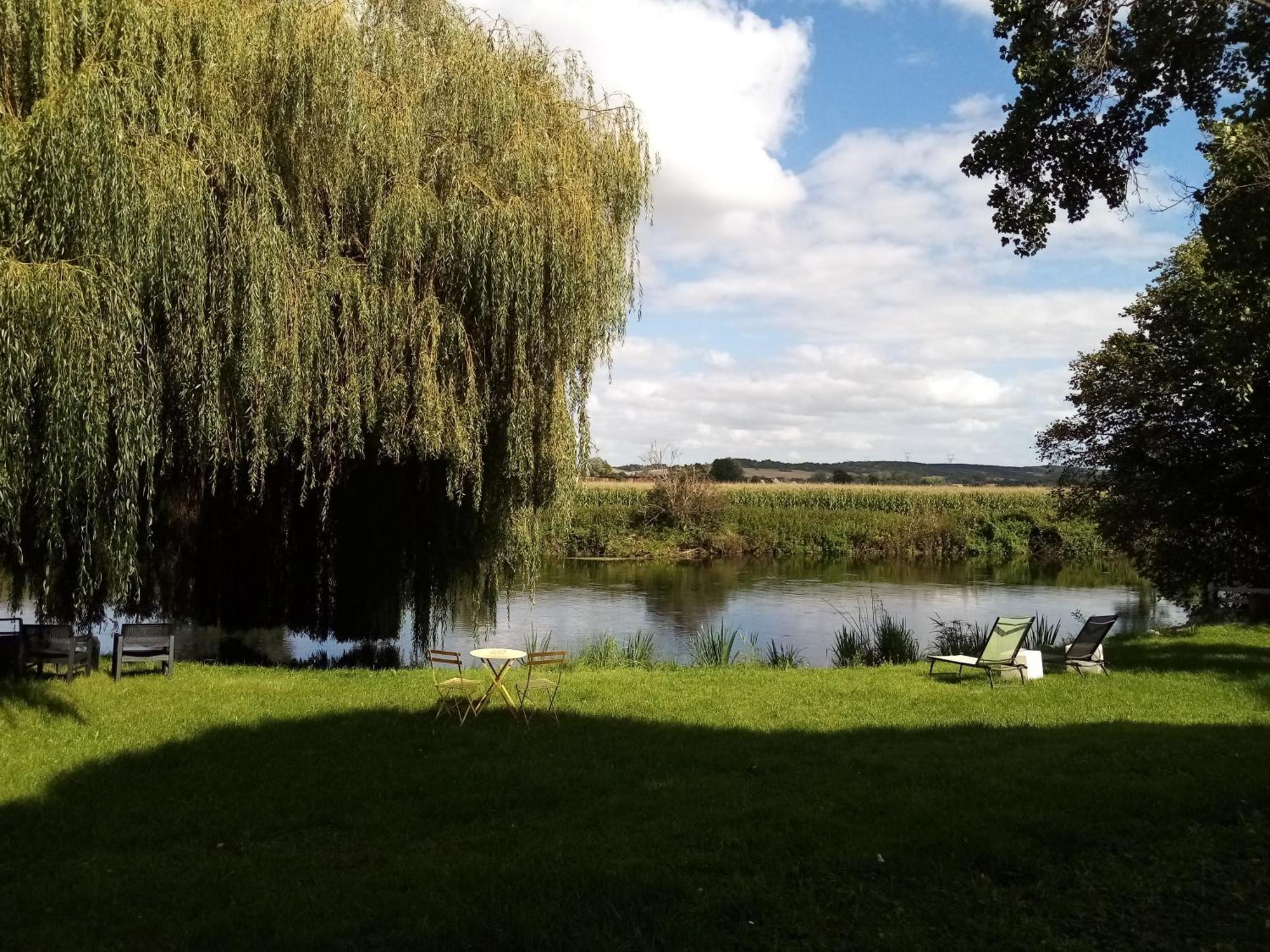 Havre De Paix Au Bords De L'Eure - Divers Hebergements Garennes-sur-Eure Exterior photo